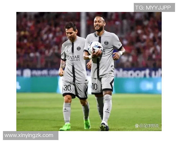 巴黎足球巨星闪耀时刻珍藏球星卡展现绿茵荣耀传奇